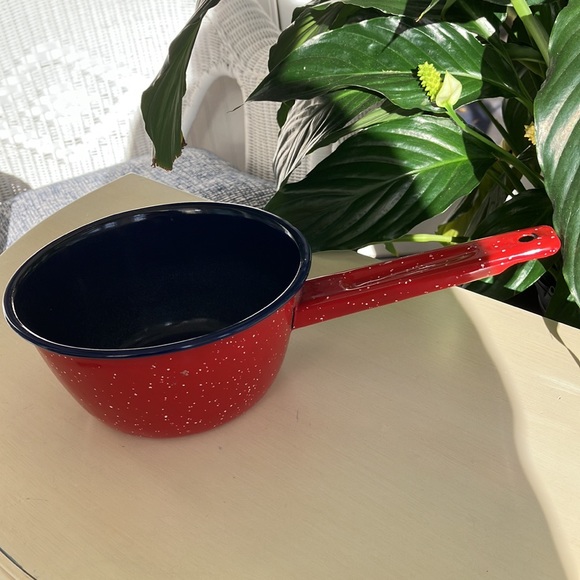 Enamelware Pot & Lid, And Red Speckled Saucepan - Picture 5 of 14